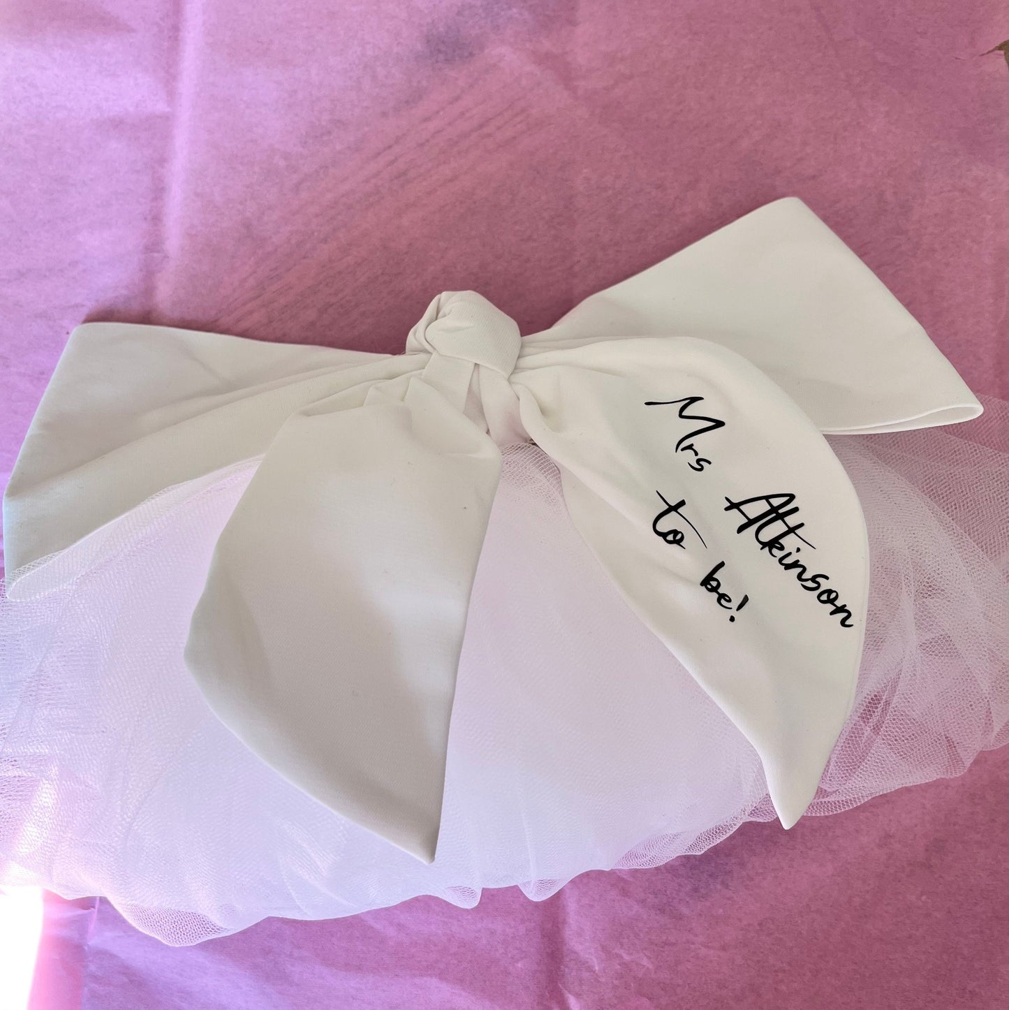 Veil for Bride, Hen Party Personalised Veil, Bachelorette Accessory for Bride to be, Mrs To Be Veil, Wedding Gift for Bride, White Hair Bow