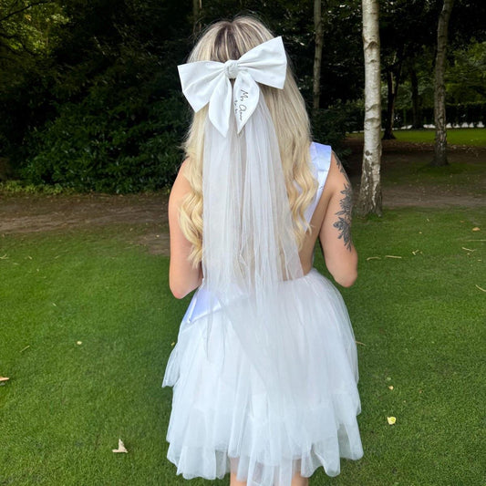 Veil for Bride, Hen Party Personalised Veil, Bachelorette Accessory for Bride to be, Mrs To Be Veil, Wedding Gift for Bride, White Hair Bow