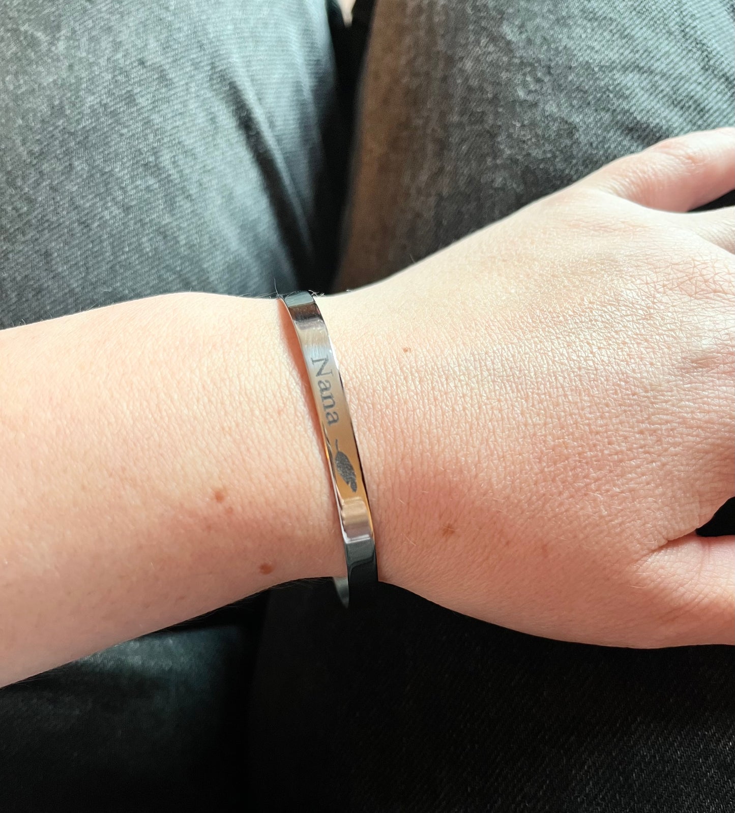 Engraved Personalised Memorial Bracelet, Feather Bracelet In Memory, Memorial Gift, Remembrance Jewellery, Custom Loss of Loved One Bracelet