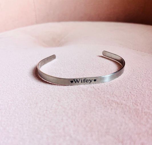 Engraved Personalised Wifey Bracelet, Gift for Bride to Be from Husband, Hen Party Gift, Bracelet for New Bride, Bridal Shower Gift, Bangle