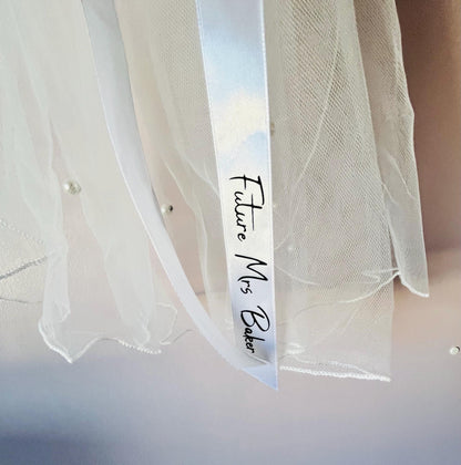 Wedding Bridal Head Veil, Short Veil for Bride to Be, Bride Accessories for Hen Party, Veil for Bachelorette, Veil with Jewels, Future Mrs